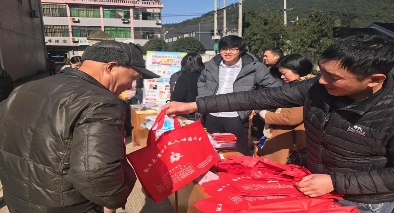 富阳区科协赴银湖街道开展送科技下乡服务运动
