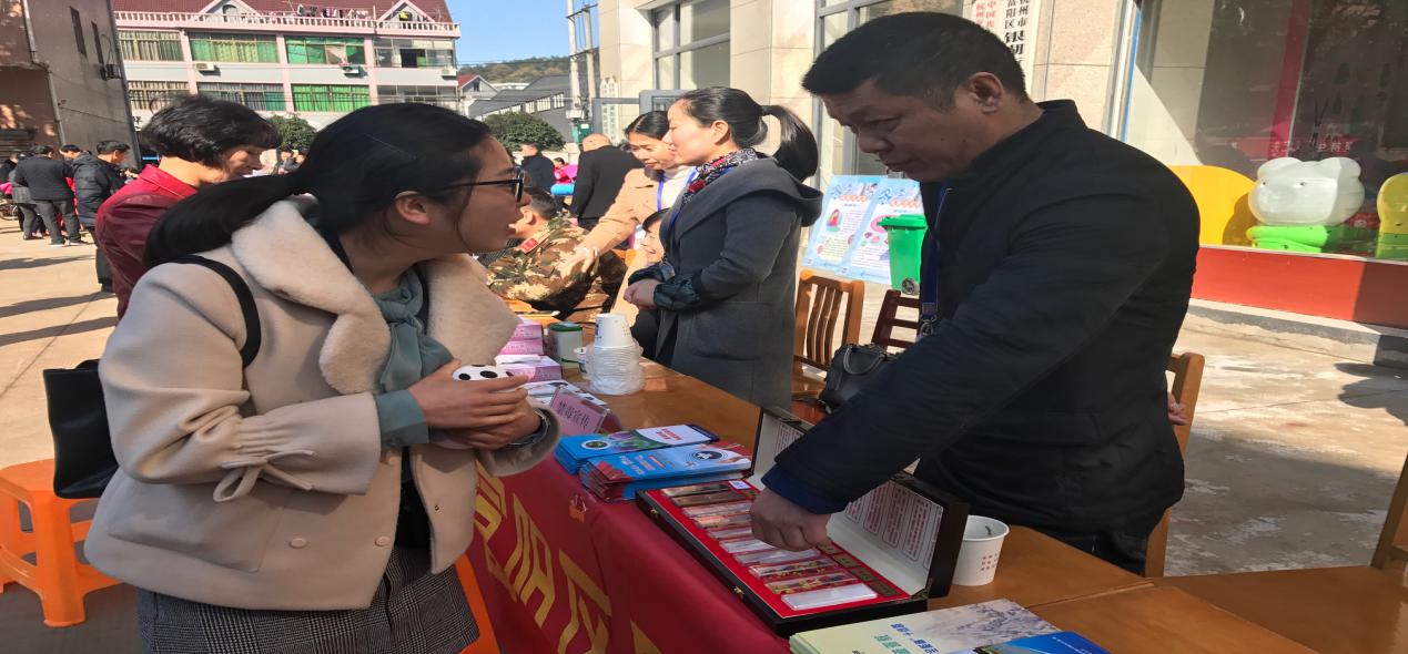 富阳区科协赴银湖街道开展送科技下乡服务运动