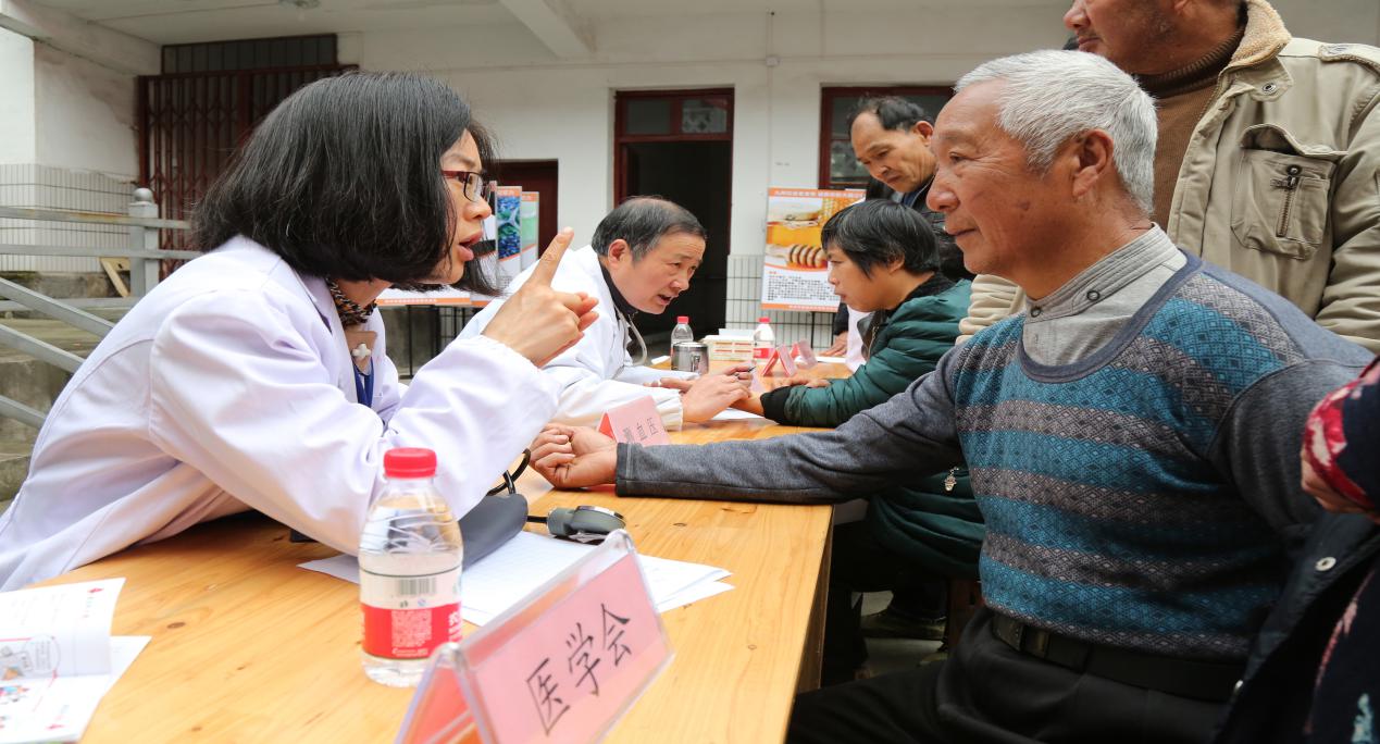 富阳区科协赴常绿镇开展送科普科技下乡运动